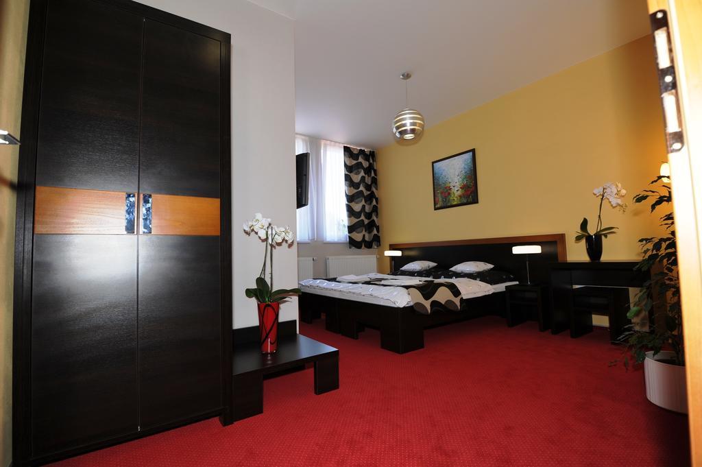Guest House Penzion Fortuna Tvrdosin Exterior photo